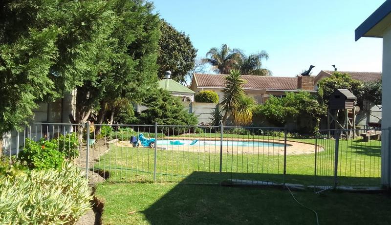 3 Bedroom Property for Sale in Oakglen Western Cape